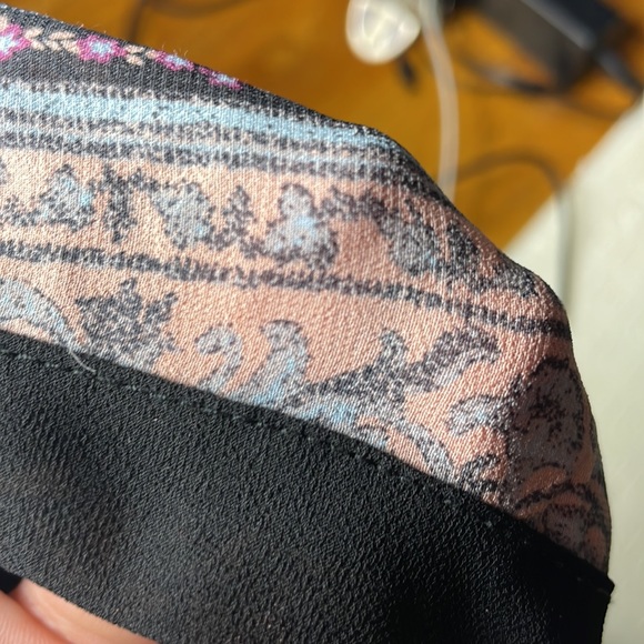 Eyeshadow medium sheet like but has coverage. - Picture 4 of 4